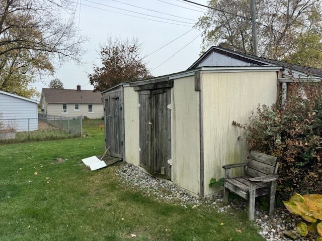 view of outdoor structure with a yard