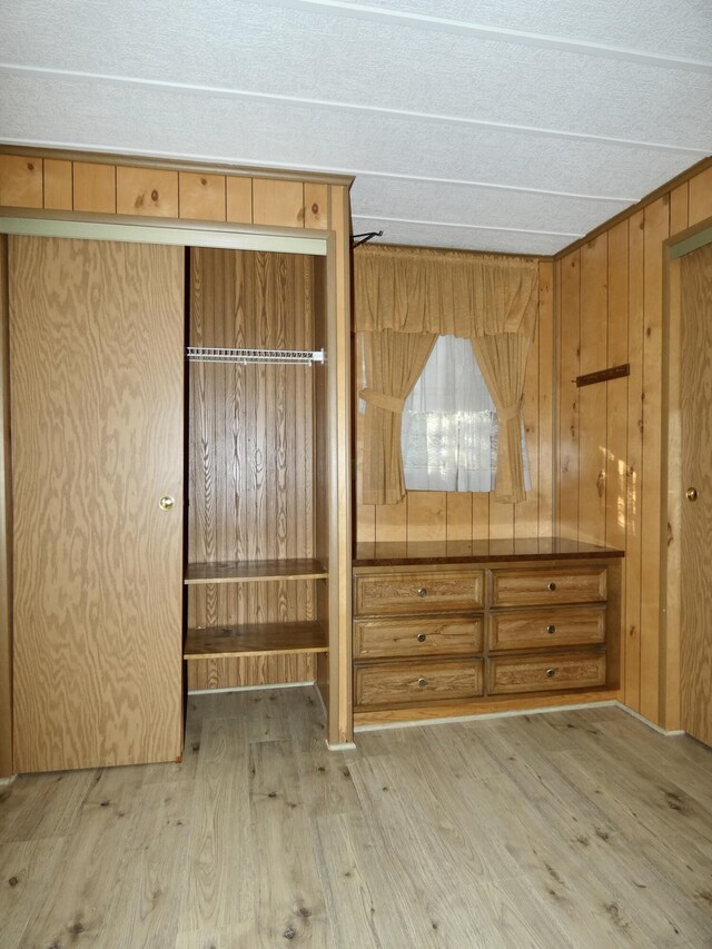 3924 W Jefferson Ave Unit 3924, Trenton, MI 48183 - view of closet