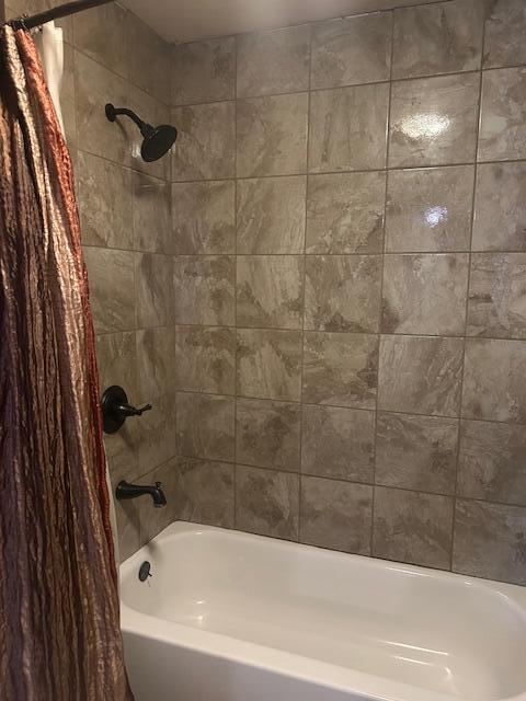 bathroom with shower / tub combo