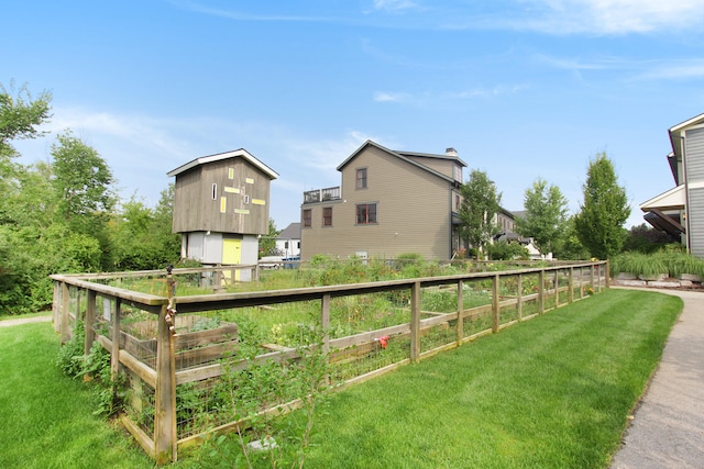 view of yard with a shed