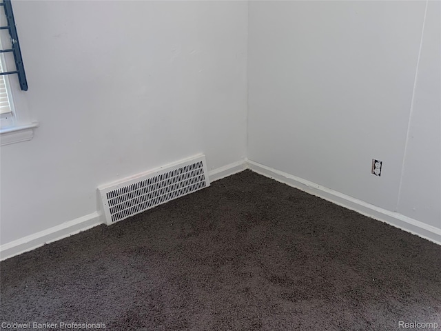 18498 Fielding St, Detroit, MI 48219 - unfurnished room with dark carpet and baseboards