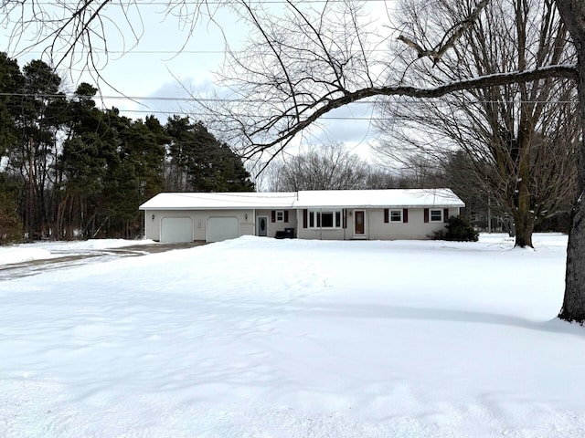 view of front facade featuring a garage