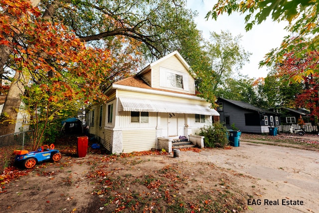 view of front of property