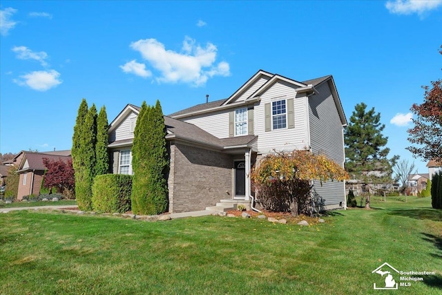 view of front facade featuring a front yard