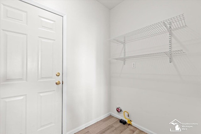 laundry room featuring hardwood / wood-style floors