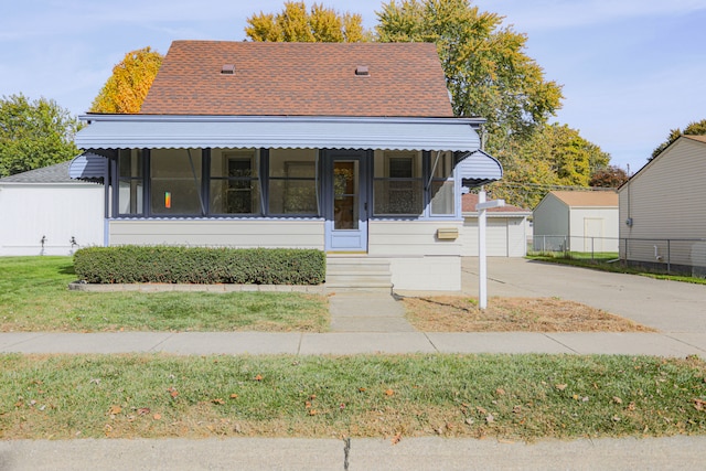 bungalow-style home featuring a front lawn