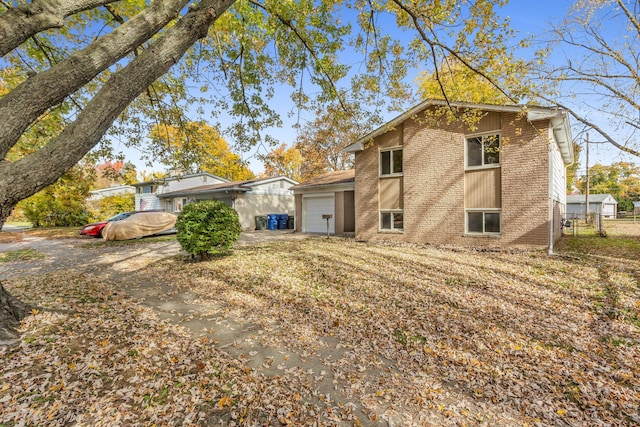 view of front facade with a garage