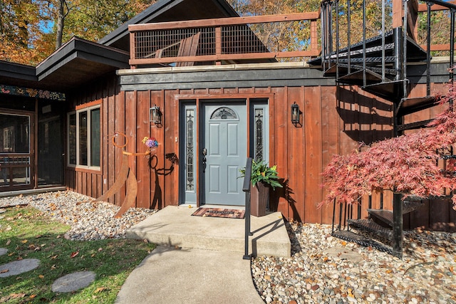 property entrance with a balcony