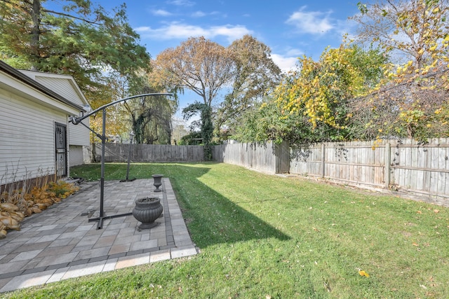 view of yard with a patio