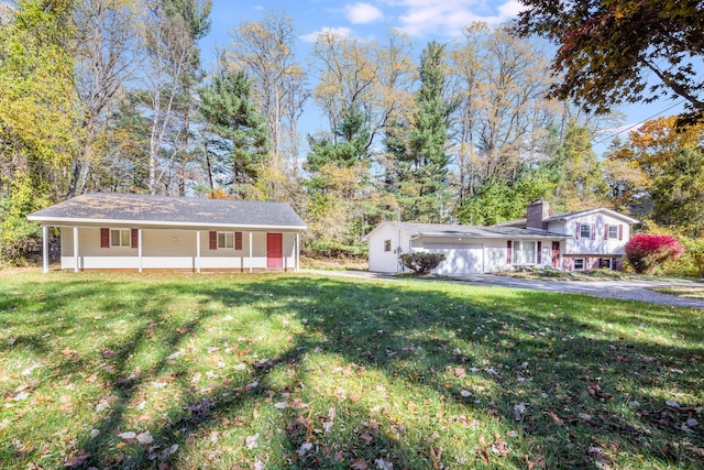 view of front of house featuring a porch and a front yard