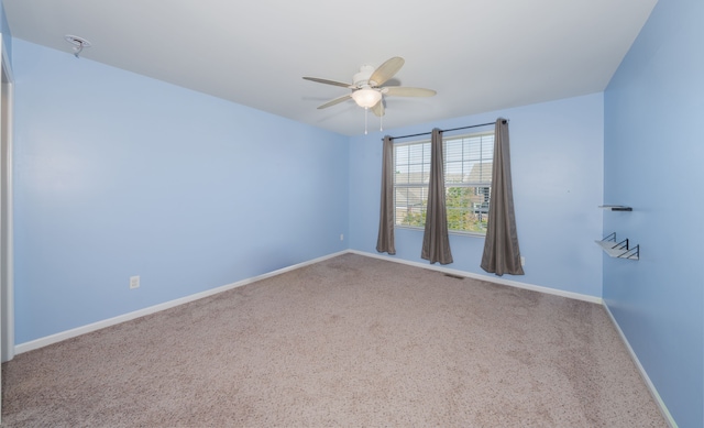 carpeted empty room featuring ceiling fan