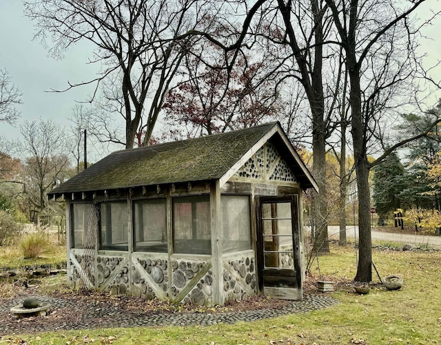 view of outbuilding