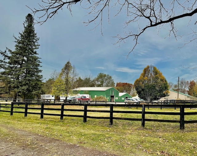 view of yard featuring a rural view