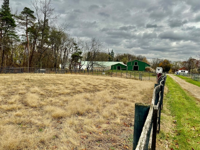 view of yard featuring a rural view