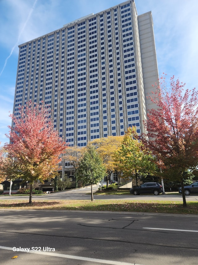 1300 E Lafayette St E Unit 2803, Detroit MI, 48207, 1 bedrooms, 1 bath condo for sale