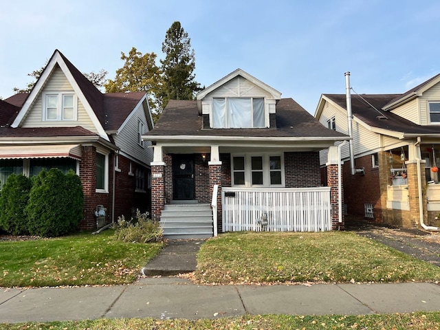 view of front of home featuring a porch and a front lawn