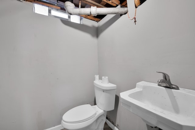 bathroom featuring sink and toilet