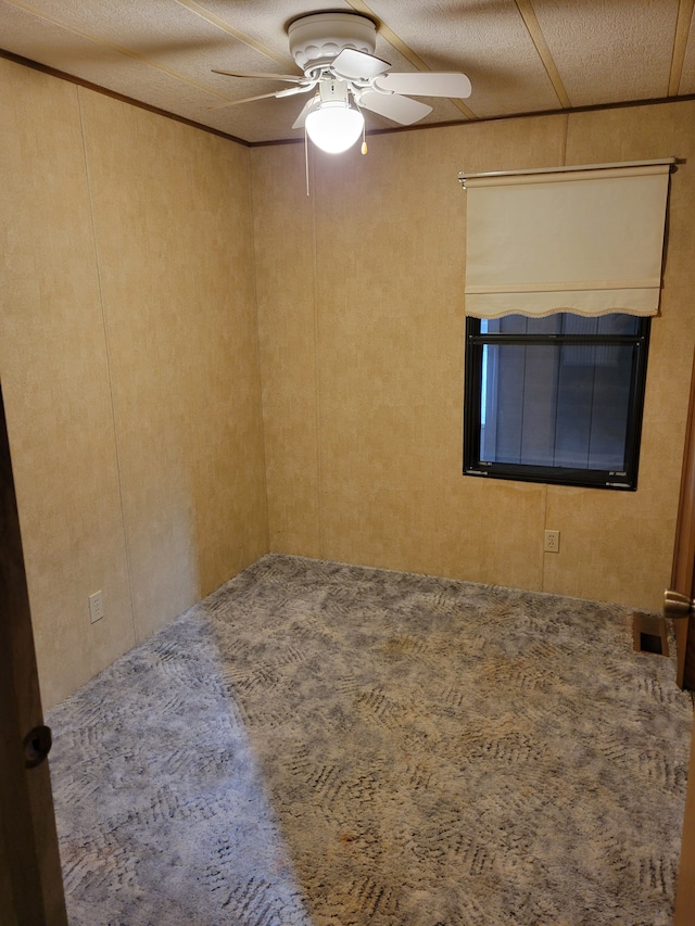 spare room with carpet flooring, a textured ceiling, and ceiling fan