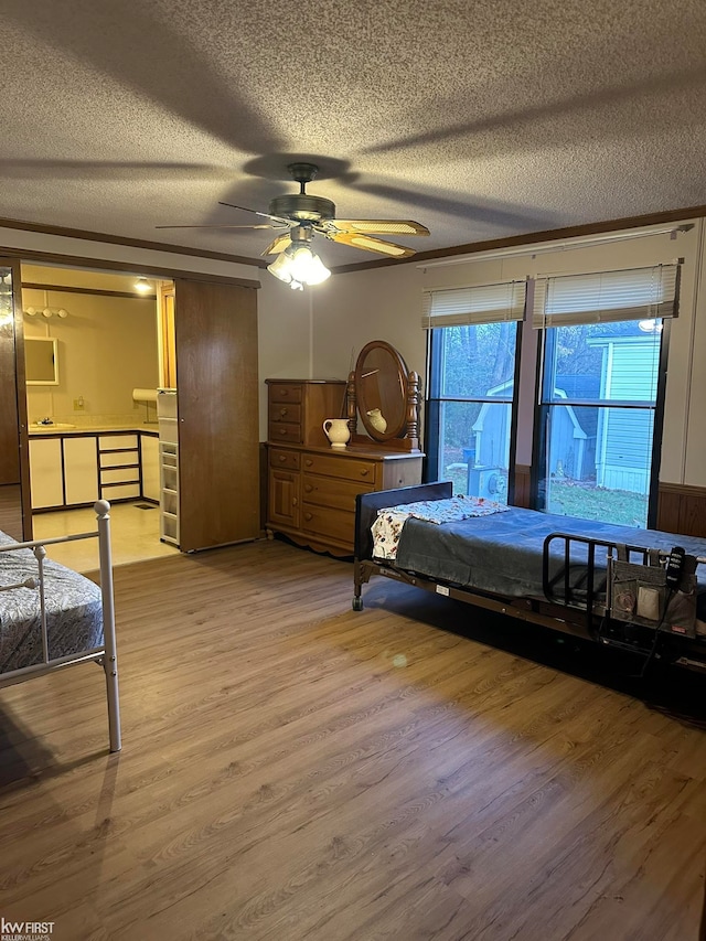 bedroom featuring ceiling fan, a textured ceiling, and hardwood / wood-style flooring