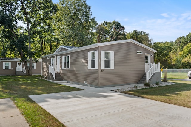 view of front of home with a front lawn