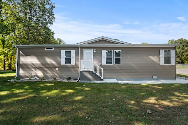 view of front facade featuring a front lawn