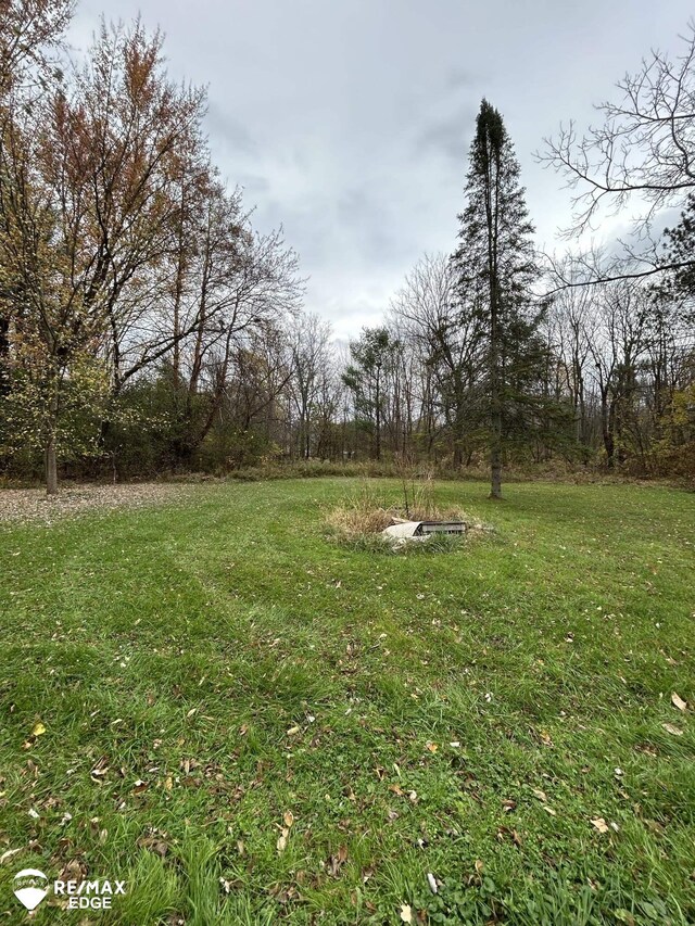 7174 Center Rd, Mount Morris, MI 48458 - view of grassy yard