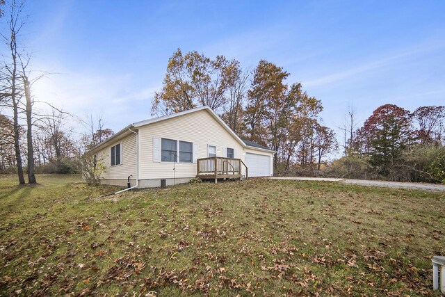 10376 Glencoe Rd, Jerome, MI 49249 - view of side of property featuring a yard and a garage