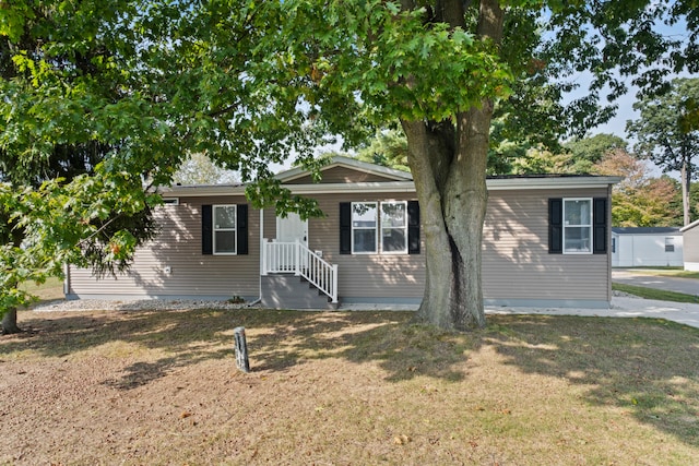 view of front of house with a front yard