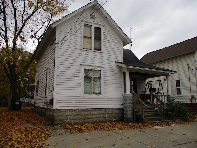 view of front of house featuring covered porch