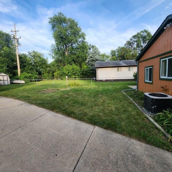 view of yard featuring central AC unit