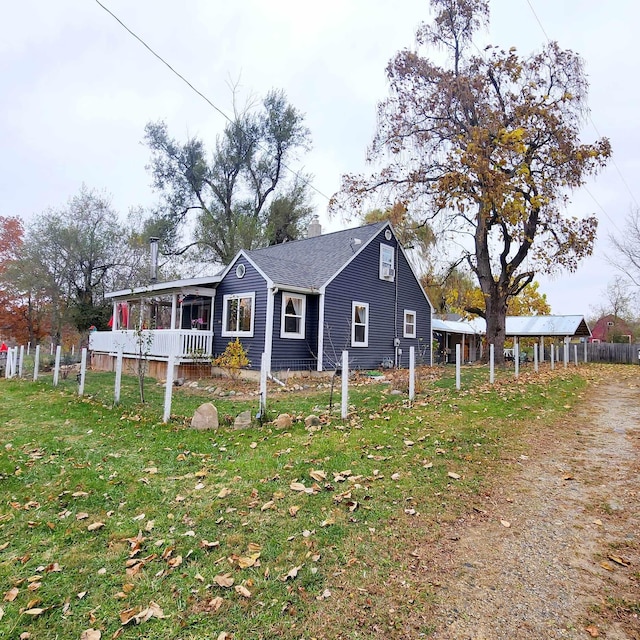 view of front of house featuring a front yard