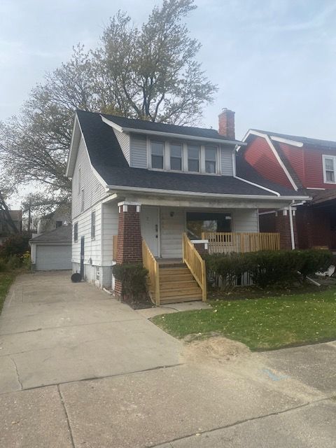 view of front of property featuring a garage, an outbuilding, and a front yard