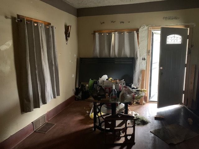 124 W Flint Park Blvd, Flint, MI 48505 - view of entrance foyer