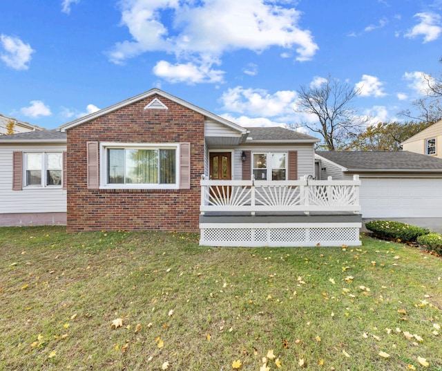 view of front of house featuring a wooden deck and a front lawn