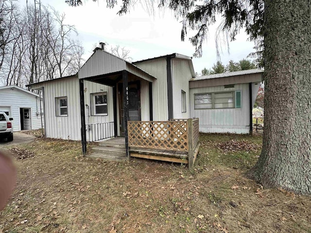 4465 Filter Rd, Harrison, MI 48625 - view of front facade featuring a garage