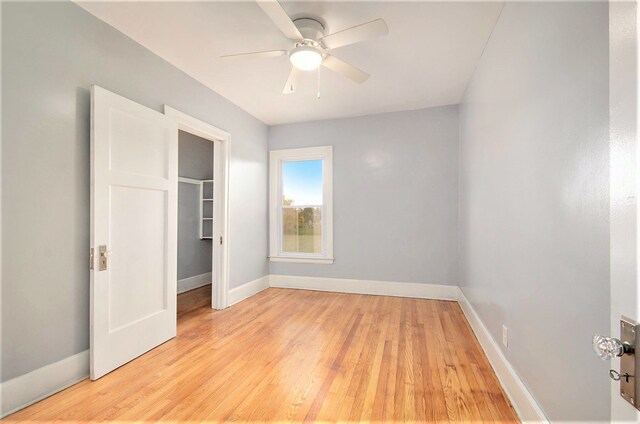 unfurnished bedroom with light wood-type flooring, a closet, and ceiling fan