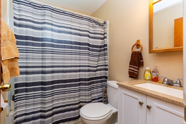 bathroom featuring a shower with curtain, vanity, and toilet