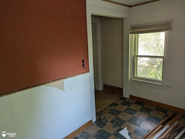 empty room with crown molding