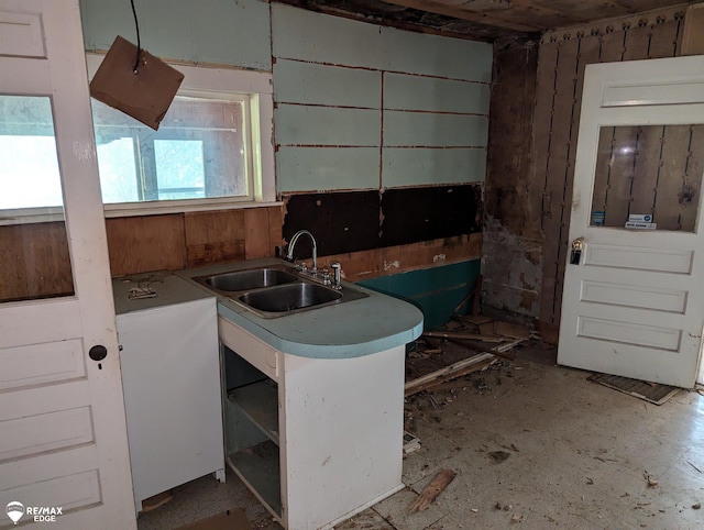 kitchen featuring sink