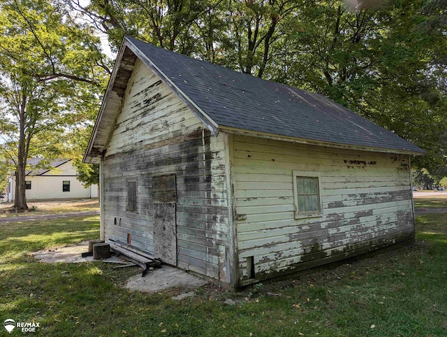 view of outdoor structure featuring a lawn