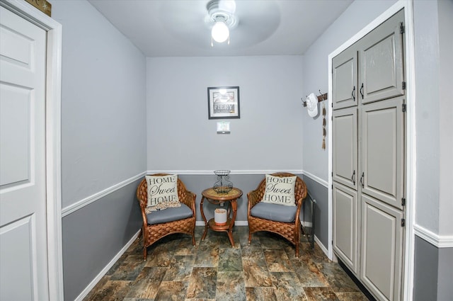 sitting room with ceiling fan