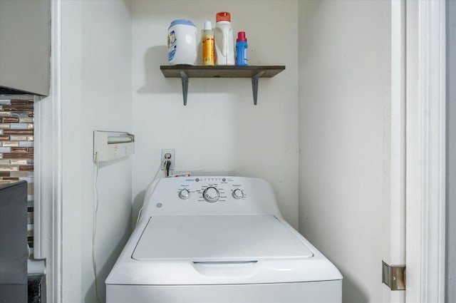 laundry room featuring washer / clothes dryer