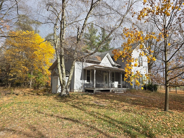 exterior space featuring a front yard and a porch