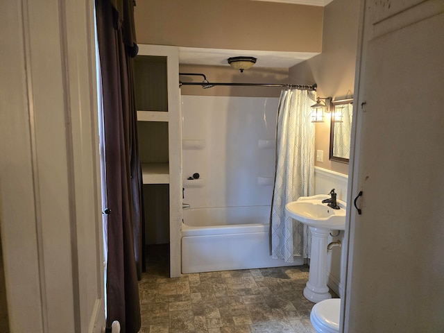 bathroom with shower / bath combo with shower curtain and toilet