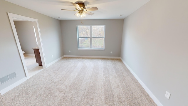 unfurnished room with light carpet and ceiling fan