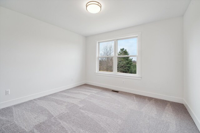 spare room featuring carpet floors