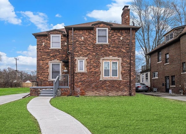 front of property with a front lawn