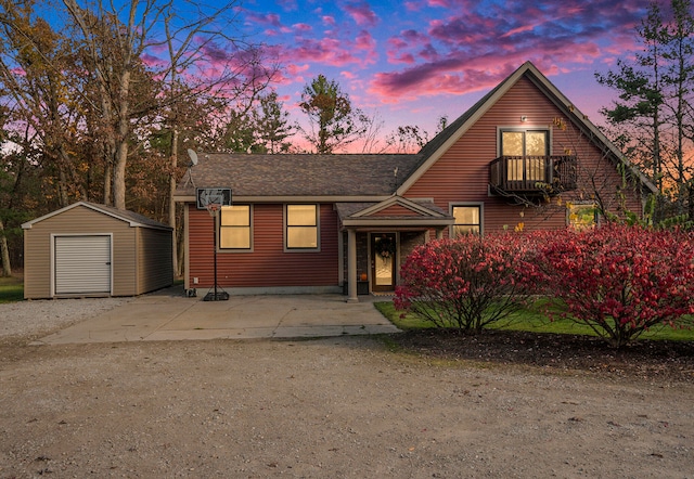 view of front of property featuring a storage shed