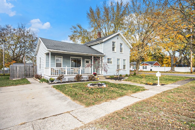 view of front of house featuring a porch and a front yard