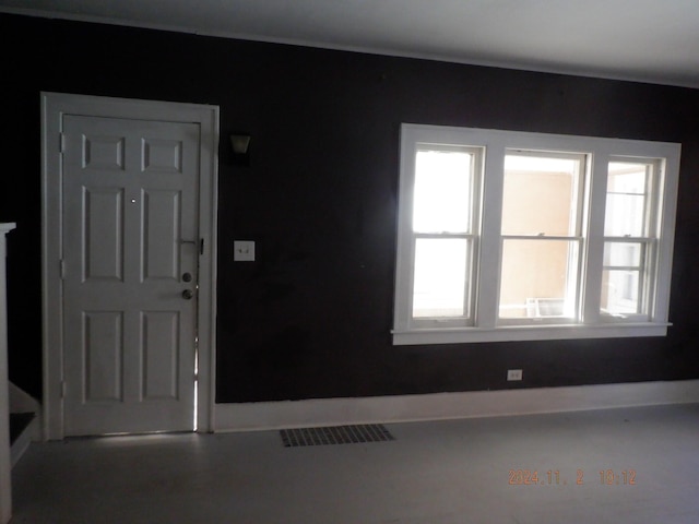 124 W Maple St, Kalamazoo, MI 49001 - foyer entrance featuring baseboards